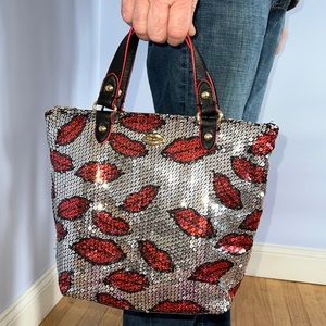 Sequined Juicy Couture bag with red lip pattern